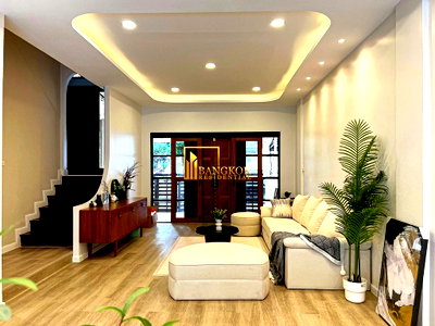 เช่าทาวน์โฮม แม็คโคร ฟู้ดเซอร์วิส สุขุมวิท 71 : Modern 6 Bedroom Townhouse For Rent in Phra Khanong Area - BR49070TH