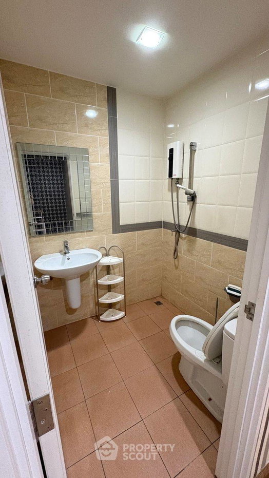 picture Pet-Friendly 4-BR Townhouse, Golden Town Ngamwongwan, near MRT Yaek Tiwanon (ID 2430992) - 10/14