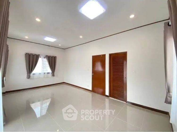 รูป บ้านเดี่ยว 4 ห้องนอน บ้านสามมุขธานี แสนสุข เมืองชลบุรี พื้นที่ 200 ตร.ม. (ID 2426277) - รูปที่ 4/11