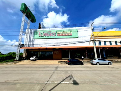 Factory for sale Phitsanulok : Department store + warehouse with residential buildings