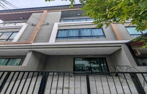 ให้ เช่าทาวน์โฮม 3 ชั้น Premium Place พหลโยธิน–รามอินทรา  220 ตร.ม. 24 ตร.ว.  4นอน 3น้ำ ทำเลเทพ ถนนเทพรักษ์ ใกล้ BTS สายหยุด