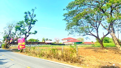 Land for rent Denla British School : ThaIt fresh market 1.2 km. MRT BangRakNoiThaIt 2.4km. Land for rent filled in 2rai 2ngan 75sq.wa.