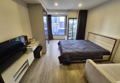 Soho Ratchada. Studio 28sqm. Line id: @pfagent