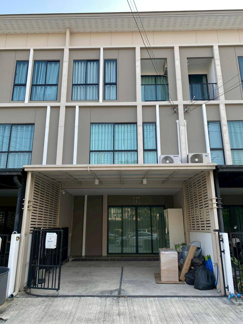 Townhouses for rent : LB051 For Rent: 3-Storey Townhome Patio Srinakarin – Rama 9 Krungthep Kreetha Road