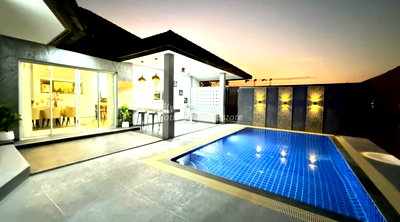Houses for sale Rubberland : Thai Name - 4 Bedrooms Pool Villa for sale in Pattaya Hill 2 Village HEPH201