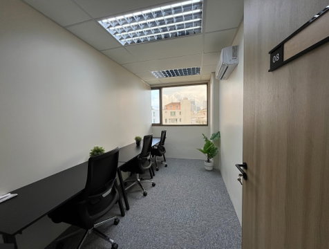 MRT Hua Lamphong serviced office in the heart of Bangkok’s business district, with co-working, meeting rooms, and fully equipped private offices.