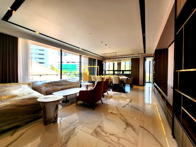 Apartment building for rent Srinakharinwirot University Prasanmit Campus : Gorgeous 3 Bedroom Luxury Apartment in Phrom Phong Area - BR20938AP