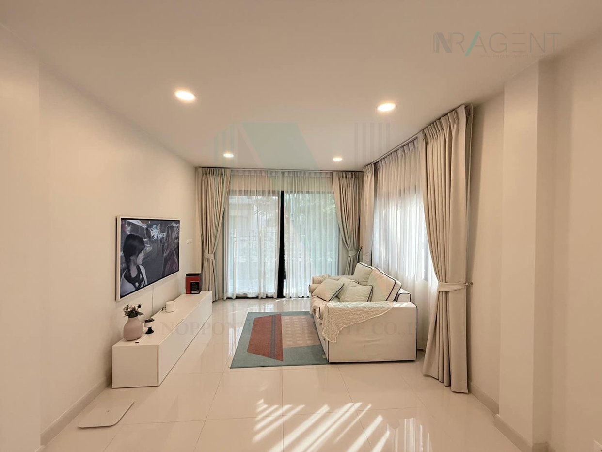 รูป ขายบ้านเดี่ยว โครงการ เซนโทร บางนา 2 ชั้น 3 ห้องนอน 3 ห้องน้ำ - รูปที่ 2/8