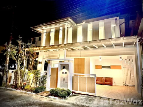 House for rent new renovation and appliances. 1688904