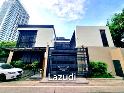 Houses for sale Tesco Lotus Extra Rama 4 : 4 Beds 5 Baths House in Rama 4 - Kluaynamthai