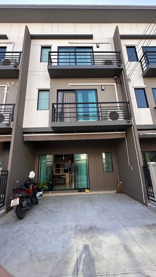 รูป ให้ เช่า ทาวน์โฮม 3 ชั้น – บ้านกลางเมือง ศรีนครินทร์–อ่อนนุช ทำเลดี เดินทางสะดวก ใกล้รถไฟฟ้า - รูปที่ 1/12