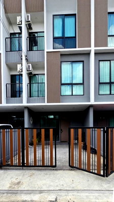 Townhouses for rent Don Mueang Airport : Townhouse for rent, 3 floors, New Connex House, Don Mueang, 22.5 sqw 190 sq m, 4 bedrooms, 4 bathrooms, near Don Mueang Airport