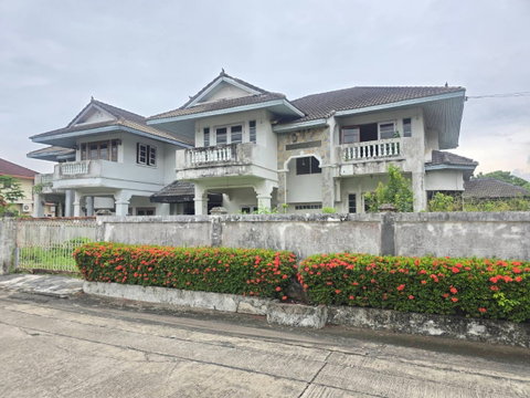 บ้านเดียวหลังใหญ่ 2 หลัง ติดกัน หมู่บ้าน ปรีชา ซอยสุวินทวงศ์34 ทำเลดี ตามสภาพ เนื้อที่เยอะมาก