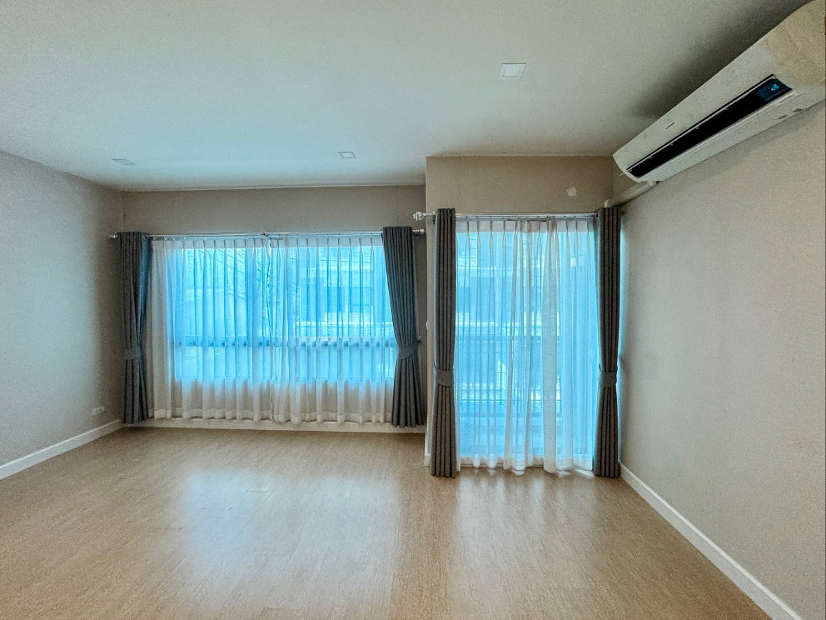 รูป ขายด่วน ทาวน์โฮม 3 ชั้น สไตล์ Modern ต่อเติมเต็มพื้นที่ เหมือนบ้านมือหนึ่ง | ฟังก์ชันใหญ่ 4 ห้องนอน ทำเลทอง ใกล้ทางด่วน - รูปที่ 16/28