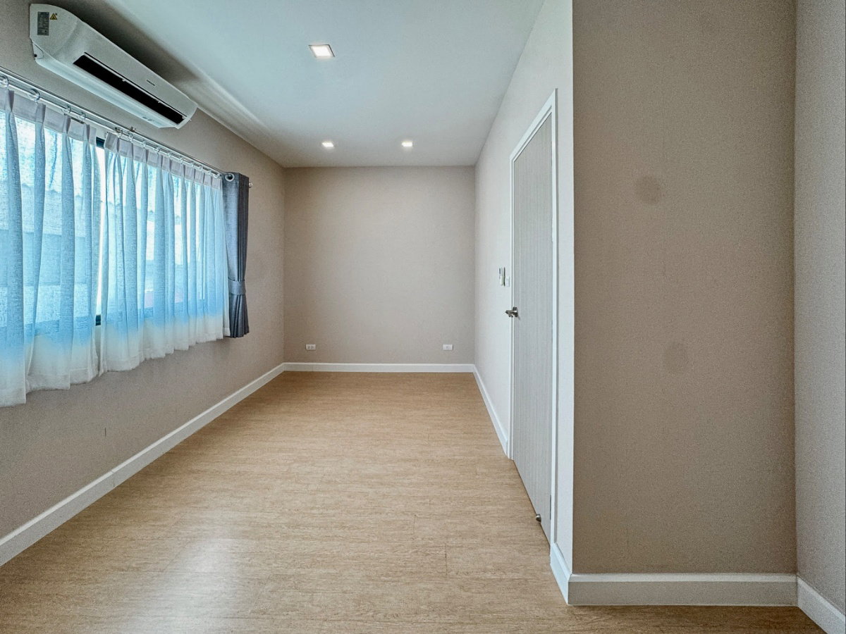 รูป ขายด่วน ทาวน์โฮม 3 ชั้น สไตล์ Modern ต่อเติมเต็มพื้นที่ เหมือนบ้านมือหนึ่ง | ฟังก์ชันใหญ่ 4 ห้องนอน ทำเลทอง ใกล้ทางด่วน - รูปที่ 23/28