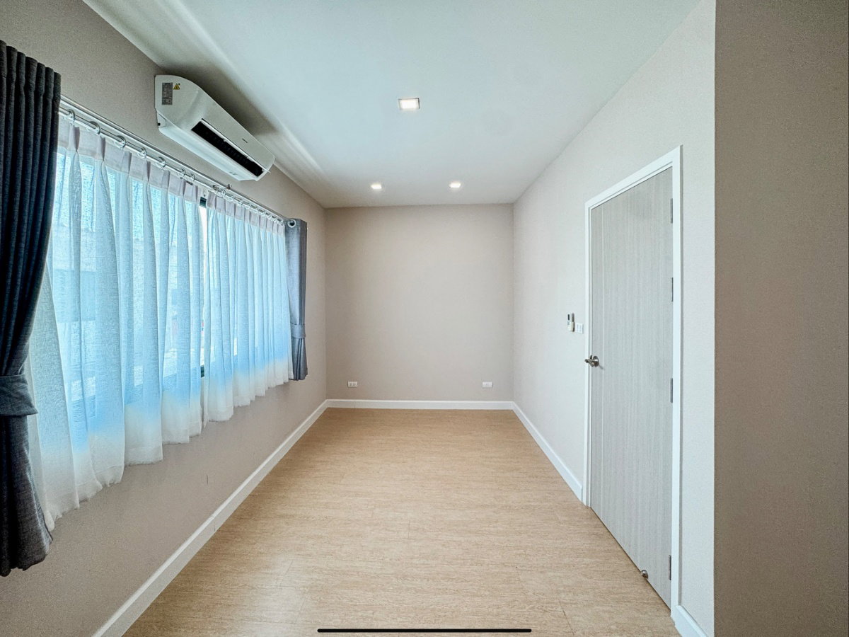รูป ขายด่วน ทาวน์โฮม 3 ชั้น สไตล์ Modern ต่อเติมเต็มพื้นที่ เหมือนบ้านมือหนึ่ง | ฟังก์ชันใหญ่ 4 ห้องนอน ทำเลทอง ใกล้ทางด่วน - รูปที่ 21/28