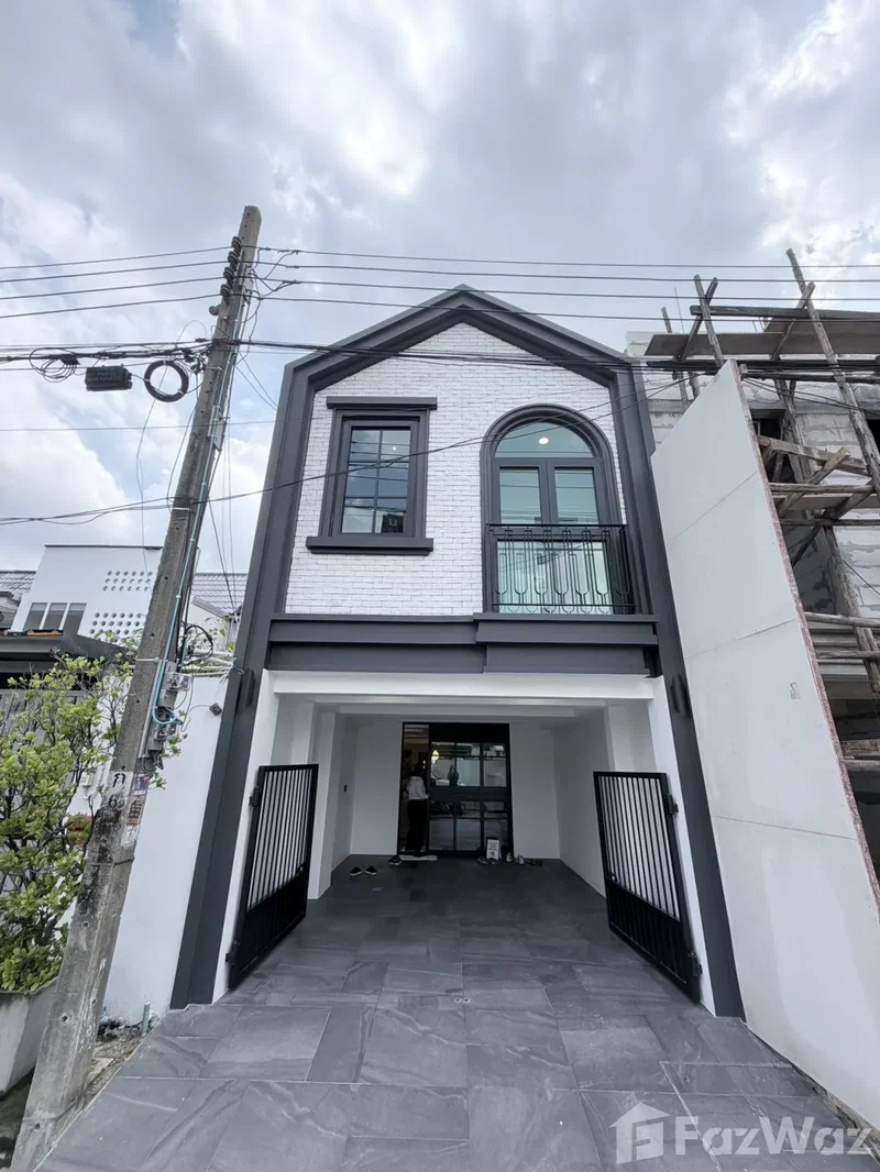 Townhouses for sale : Modern Classic style townhouse for sale 5848248