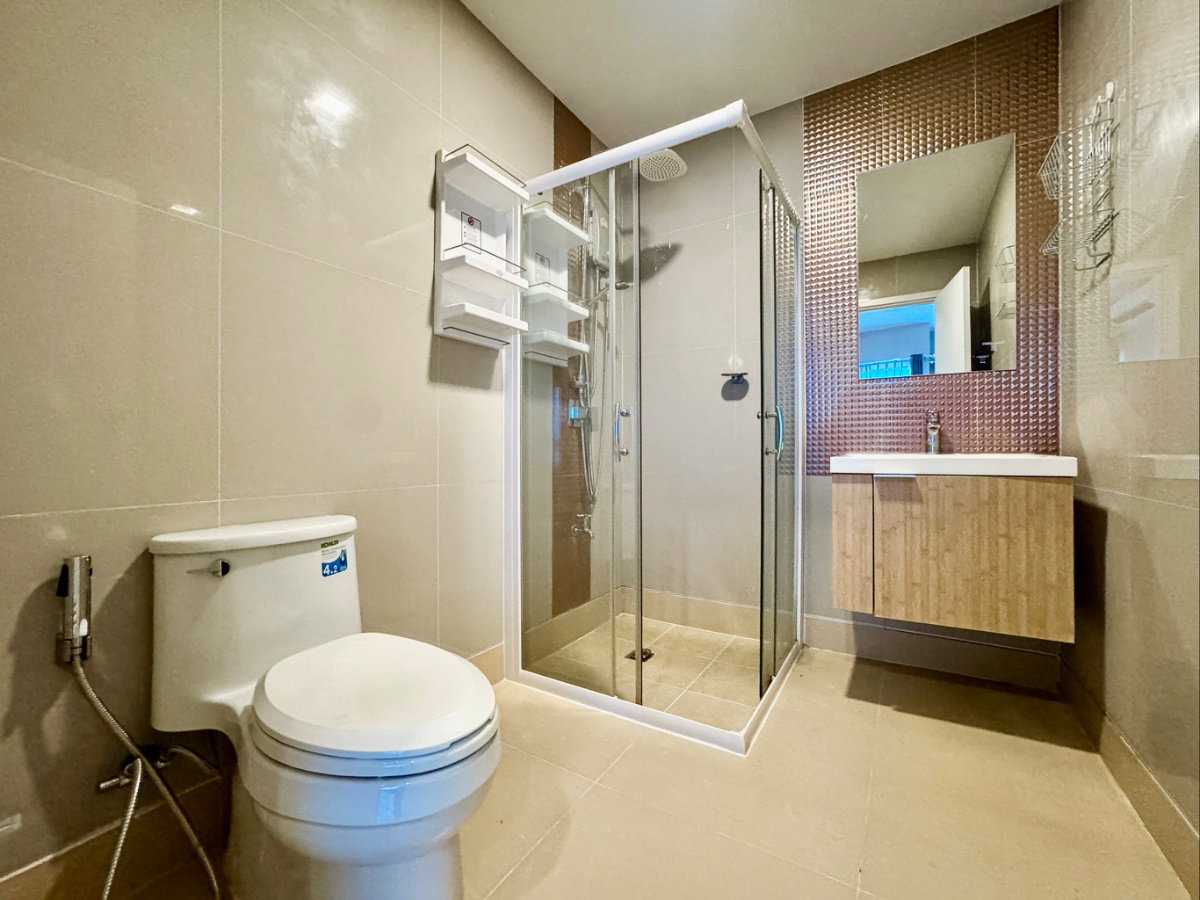 รูป ขายด่วน ทาวน์โฮม 3 ชั้น สไตล์ Modern ต่อเติมเต็มพื้นที่ เหมือนบ้านมือหนึ่ง | ฟังก์ชันใหญ่ 4 ห้องนอน ทำเลทอง ใกล้ทางด่วน - รูปที่ 17/28