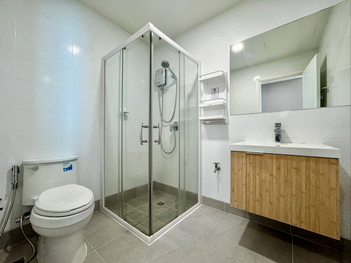 รูป ขายด่วน ทาวน์โฮม 3 ชั้น สไตล์ Modern ต่อเติมเต็มพื้นที่ เหมือนบ้านมือหนึ่ง | ฟังก์ชันใหญ่ 4 ห้องนอน ทำเลทอง ใกล้ทางด่วน - รูปที่ 24/28