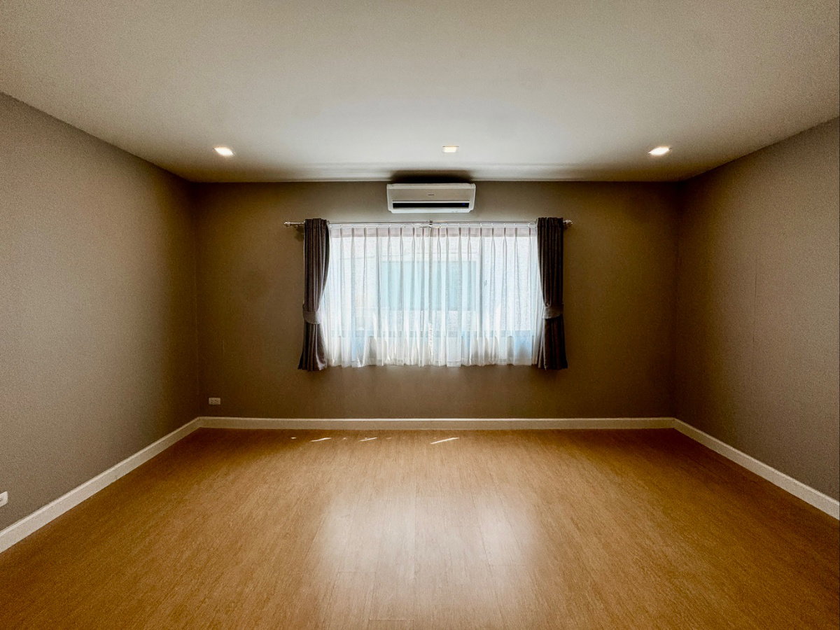 รูป ขายด่วน ทาวน์โฮม 3 ชั้น สไตล์ Modern ต่อเติมเต็มพื้นที่ เหมือนบ้านมือหนึ่ง | ฟังก์ชันใหญ่ 4 ห้องนอน ทำเลทอง ใกล้ทางด่วน - รูปที่ 15/28