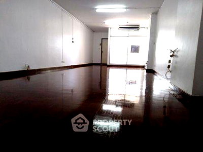 Condos for sale : 16th-Floor 1-BR For Sale, I.T.F. Silom Palace, BTS Chong Nonsi (ID 2143500)