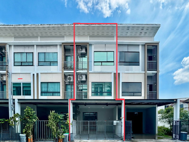 Townhouses for sale : For Sale: Modern 3-Storey Townhome | Fully Extended, Like-New Condition | 4 Bedrooms | Prime Location Near Expressway