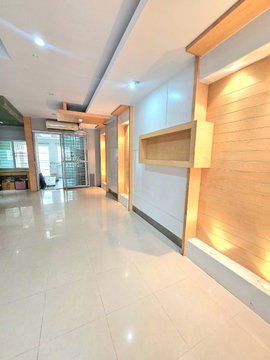 House for Sale at Klang Muang Swiss Town Kaset–Nawamin — Prime Location in the Heart of the City