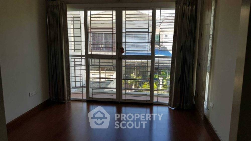 รูป บ้าน 4 ห้องนอน พื้นที่ 325 ตร.ม. ขาย ใน สะพารศุกร์ ศรีราชา ชลบุรี (ID 1442529) - รูปที่ 19/28