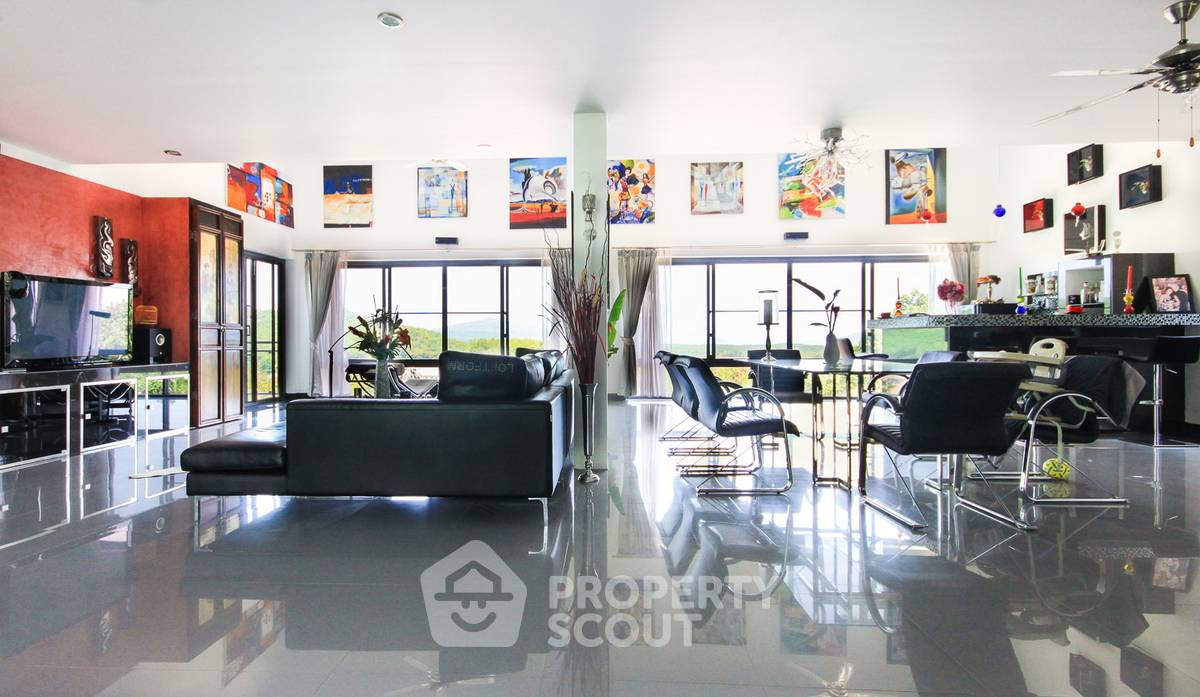 picture Pet-Friendly 5-BR Villa 650 Sqm For Sale In Ratsada, Phuket (ID 792688) - 1/16