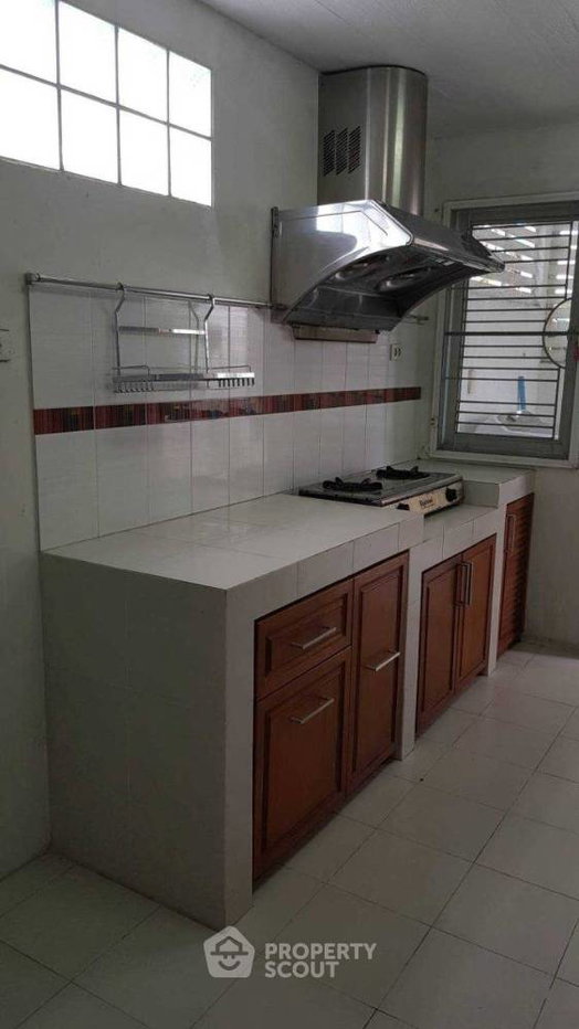รูป บ้าน 4 ห้องนอน พื้นที่ 325 ตร.ม. ขาย ใน สะพารศุกร์ ศรีราชา ชลบุรี (ID 1442529) - รูปที่ 12/28