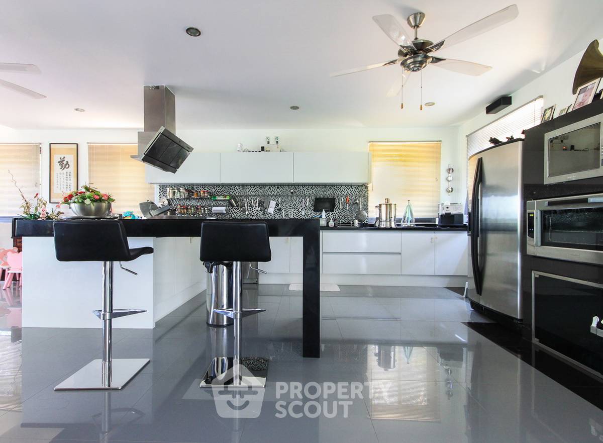 picture Pet-Friendly 5-BR Villa 650 Sqm For Sale In Ratsada, Phuket (ID 792688) - 11/16