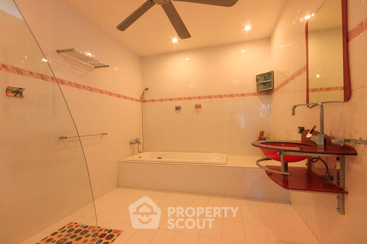 picture Pet-Friendly 5-BR Villa 650 Sqm For Sale In Ratsada, Phuket (ID 792688) - 9/16