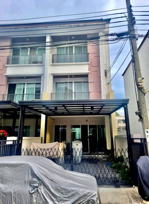 Townhouses for sale Bangkok : For Sale: Corner 3-Storey Townhome at Baan Klang Muang Ladprao 101 | Fully Built-in | Extended Front & Back | Move-in Ready