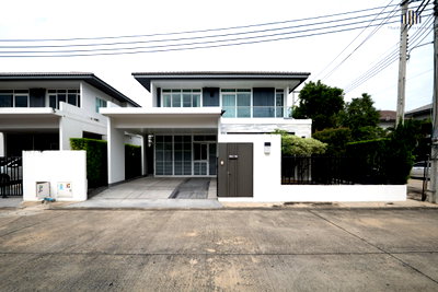 Houses for sale : For Sale: Corner single detached house, Excellent condition, located in Mantana Ratchaphruek – Maha Chesadabodindranusorn Bridge Village, 63.9 sq.wah, 