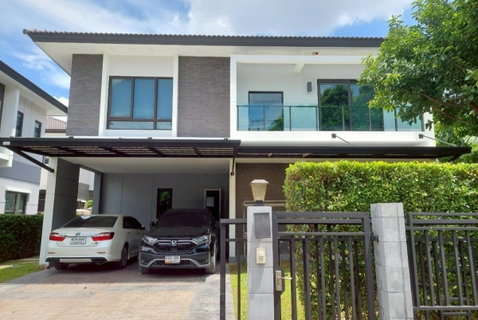 LB080 Corner-lot single house for sale at The City Pattanakarn in the prime Pattanakarn – Ekkamai – Thonglor area.