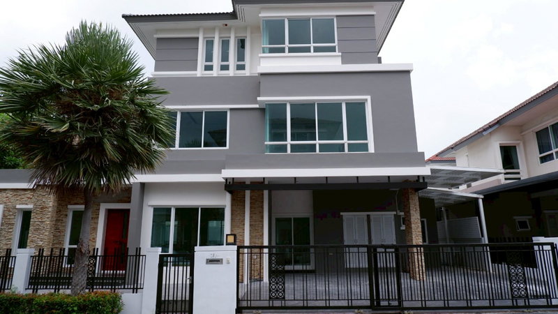 Houses for rent : LB083 Luxury 3-storey single house for Rent at Grand Bangkok Boulevard Rama 9 – Srinakarin (Krungthep Kreetha).