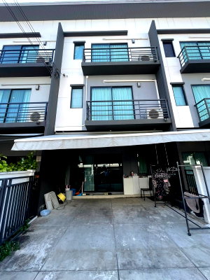 Townhouses for rent Boromarajonani College Of Nursing Bamrasnaradura :  townhome for rent in Baan Klang Muang Rattanathibet-Rattanathibet.   25,000