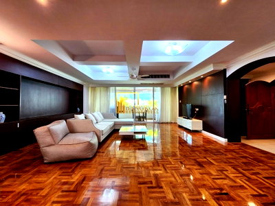 Apartment building for rent Srinakharinwirot University Prasanmit Campus : Impressive 4 Bedroom Apartment in Asoke - BR0538AP
