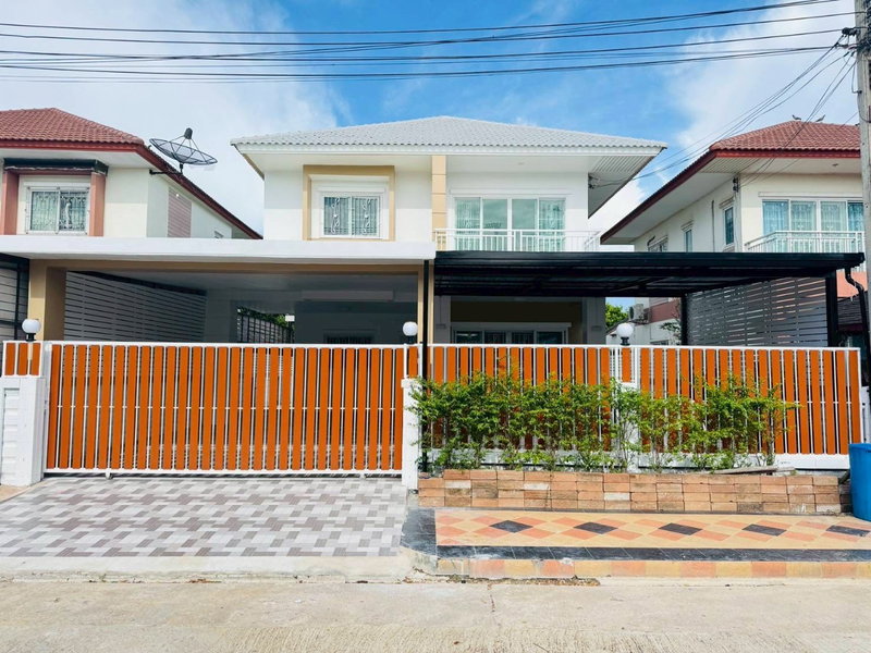 ขายบ้านเดี่ยว : ขายบ้านเดี่ยว 2 ชั้น ถนนเมน หมู่บ้านบัวทอง 4 บ้านกล้วย-ไทรน้อย ทำเลดี จอดรถได้หลายคัน พร้อมห้องครัวใหญ่ เพียง 3,890,000 บาท