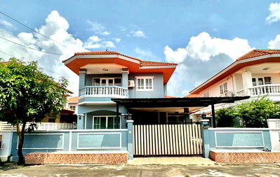 ขายบ้านเดี่ยว : ขายบ้านเดี่ยว หมู่บ้านเฟื่องสุข 2 ใกล้โรงเรียนสารสาสน์วิเทศน์ บางบัวทอง พื้นที่เยอะ ทาสีใหม่ได้ตามใจลูกค้า ราคาเพียง 3,290,000 บาท