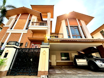 เช่าบ้านเดี่ยว โรงเรียนเซนต์แอนดรูส์อินเตอร์เนชันแนล กรุงเทพ : Baan Sansiri 67 | Luxurious 4 Bedroom House in Sukhumvit 67 - BR7916SH