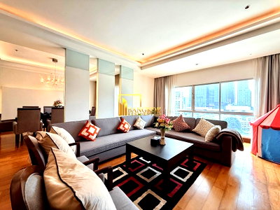 Apartment building for rent Srinakharinwirot University Prasanmit Campus : Elegant 4 Bedroom Luxury Apartment in Phloenchit - BR0635AP