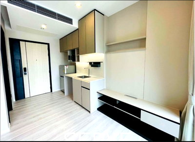 Condos for rent : Studio Nice Room  Super High Fl. 30+  Fully furnished Good Location Close to BTS Phaya Thai 700 m @ The Room Phayathai  