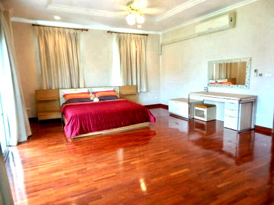บ้านเดี่ยวให้เช่า : LB098 ให้เช่า บ้านเดี่ยว 2 ชั้น หมู่บ้านลุมพินี สวนหลวง ร.9  บ้านเดี่ยวสวย พร้อมอยู่ บนทำเลเงียบสงบ และสิ่งอำนวยความสะดวกครบครัน