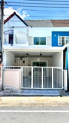 ขายทาวน์โฮม : ขายบ้าน ทำเลค้าขายได้ ทาวน์เฮ้าส์ 2 ชั้น ติดถนนเมน รีโนเวทใหม่ พร้อมอยู่ เหมาะทั้งอยู่อาศัยและค้าขาย 💰 ราคาเพียง 1.45 ล้านบาท ฟรีโอน