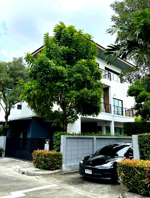บ้านเดี่ยวให้เช่า : LB094 บ้านตั้งอยู่ในโครงการ ลุมพินี สวนหลวง ร.9 (Lumpini Suan Luang Rama 9) — ทำเลเงียบสงบ รายล้อมด้วยพื้นที่สีเขียว และสะดวกสบายต่อการใช้ชีวิต