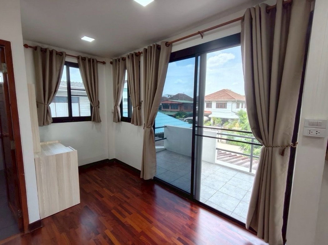 รูป  ให้ เช่าบ้านเดี่ยว หลังใหญ่ รีโนเวทใหม่ทั้งหลัง | พื้นที่ใช้สอย 250 ตร.ม. ลาดพร้าว71 - รูปที่ 9/12