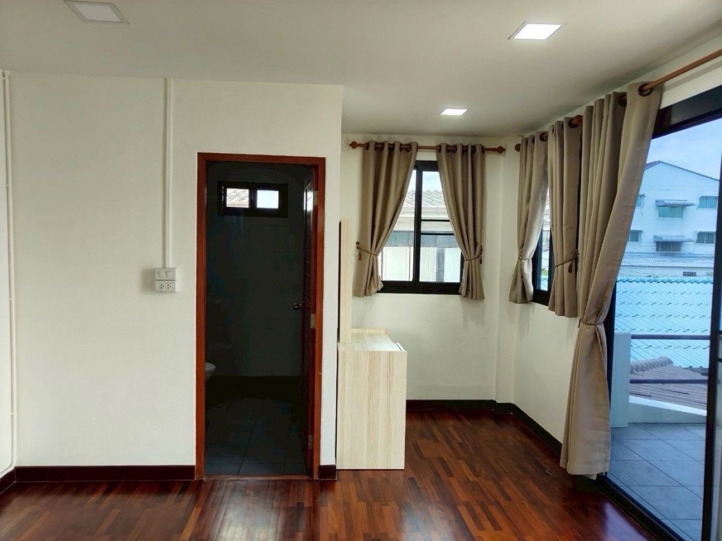 รูป  ให้ เช่าบ้านเดี่ยว หลังใหญ่ รีโนเวทใหม่ทั้งหลัง | พื้นที่ใช้สอย 250 ตร.ม. ลาดพร้าว71 - รูปที่ 12/12
