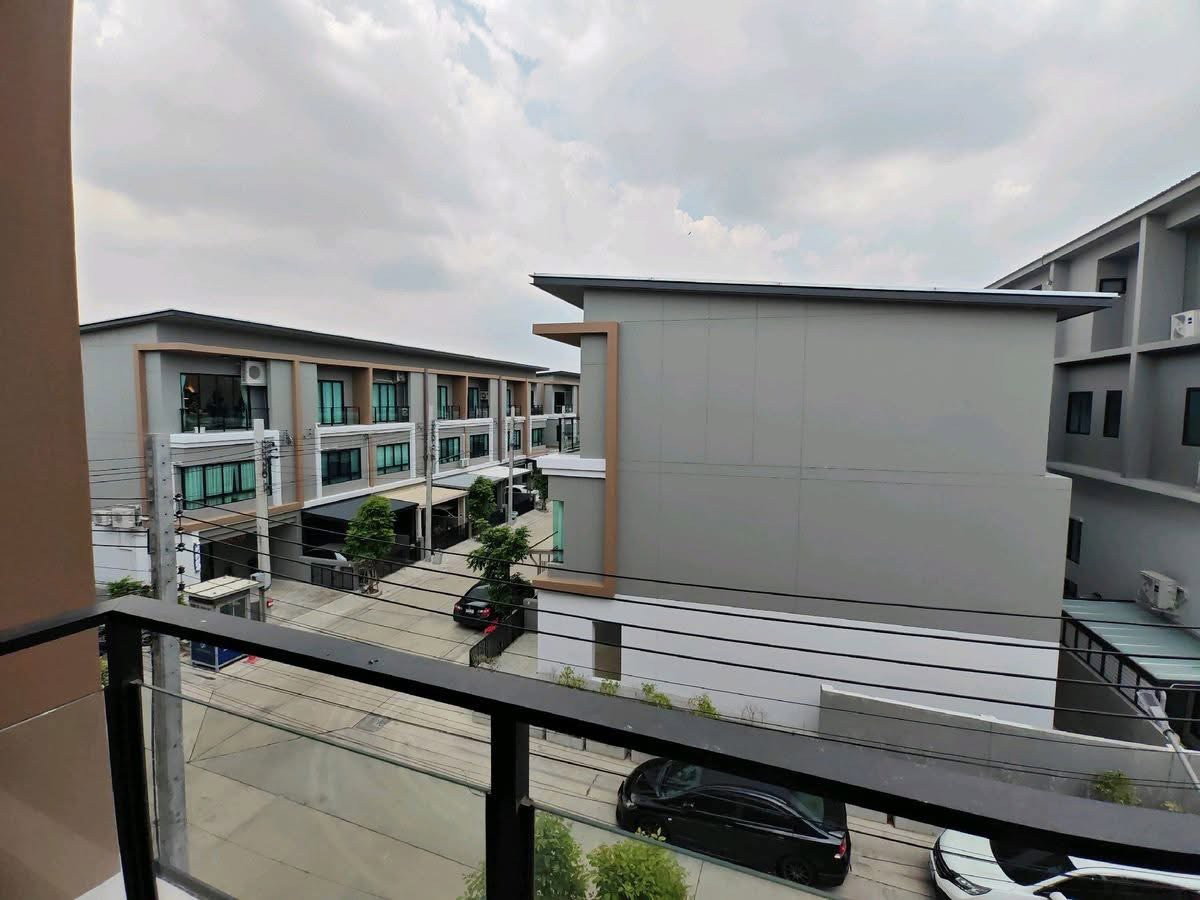 รูป ให้เช่าทาวน์โฮม Premium Place พหลโยธิน–รามอินทรา (ถนนเทพรักษ์) ทาวน์โฮม 3 ชั้น 4 ห้องนอน ทำเลดี ใกล้ BTS สายหยุด และสะพานใหม่ เดินทางสะดวก - รูปที่ 14/17