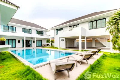 Houses for sale Wiset Road Phuket : 4 Bedroom Villa for sale in Rawai, Phuket  5877328